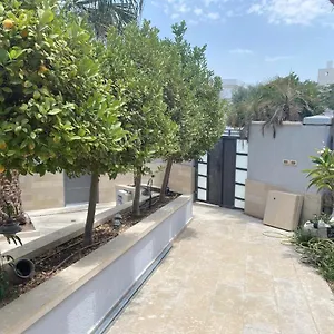 ספר כאן